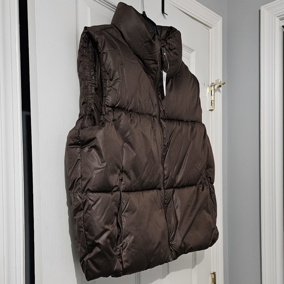 NWT: Women's Old Navy Puffer Vest - XL - Picture 6 of 10